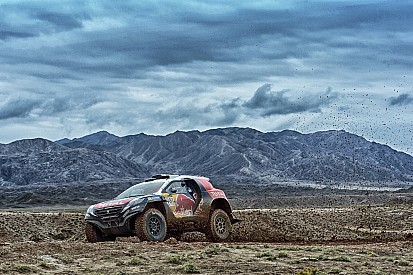 Sur la route du Dakar, Peugeot et Peterhansel s'imposent en Chine