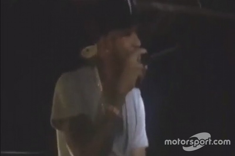 Hamilton solta voz em casa noturna de Nova Iorque