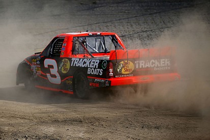 Vers d'autres courses sur terre battue en NASCAR?