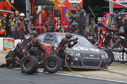 Martin Truex Jr. cambia a su personal en plena lucha por el Chase