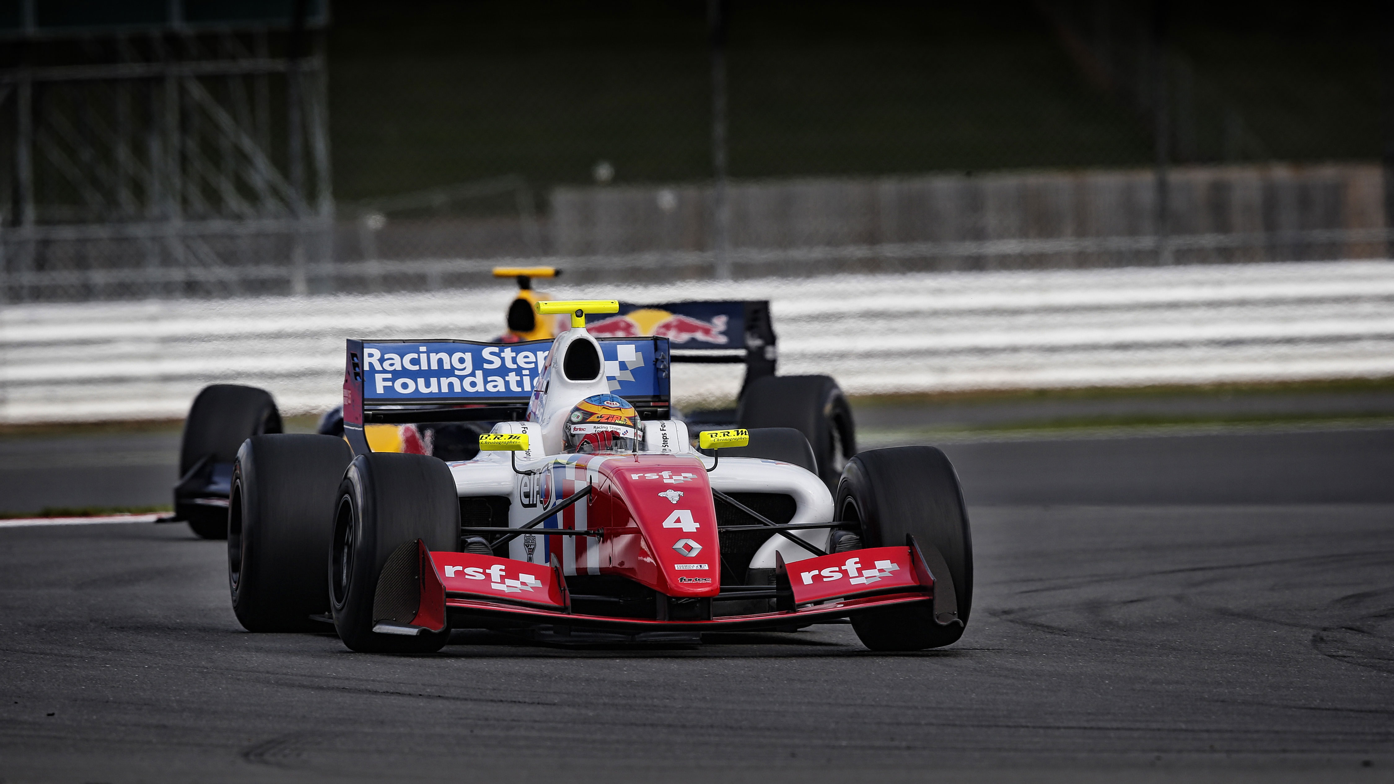 Rowland domina Gara 1 e vede il titolo