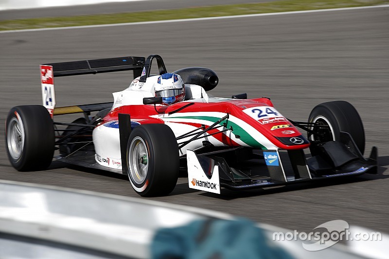 Felix Rosenqvist se impone en la Carrera 1 en Nurburgring