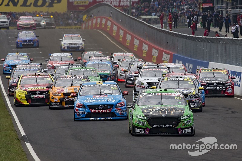 V8-Supercars starten mit 26 Fahrzeugen in die Saison 2016