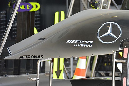 Mercedes: cofano motore con la pinna più piccola