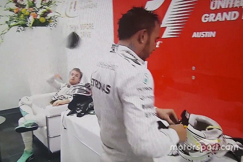 Video muestra a Rosberg desquitando su decepción con Hamilton