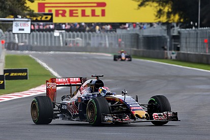 VT1: Verstappen imponeert met P1 in griploze sessie