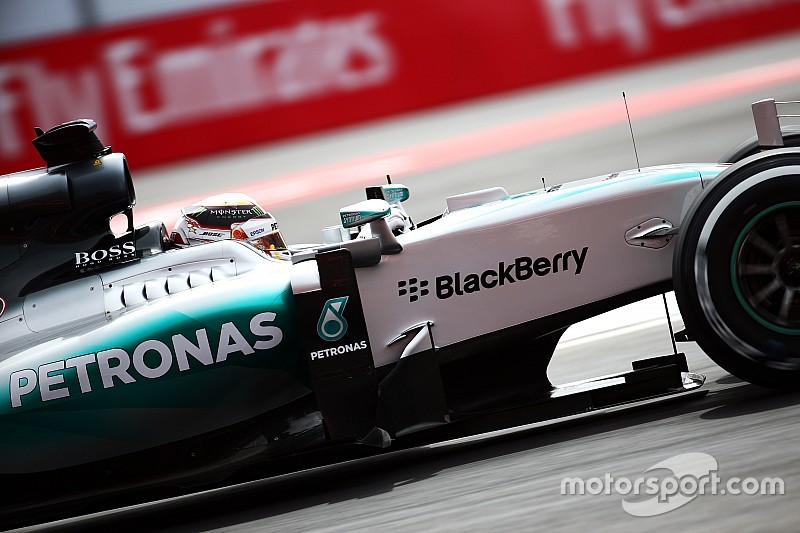 Hamilton tiene razón al cuestionar las órdenes, dijo Wolff