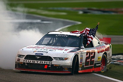Brad Keselowski gana en Texas