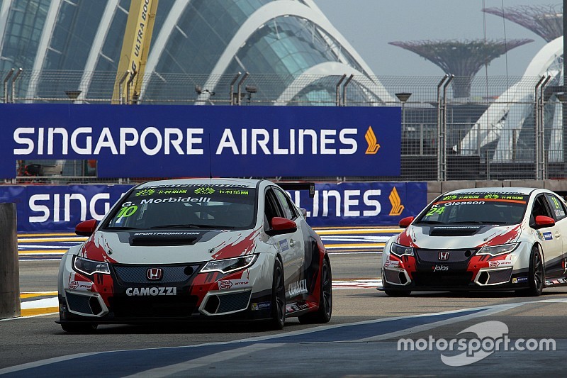 La JAS Motorsport al lavoro sulle nuove Civic TCR