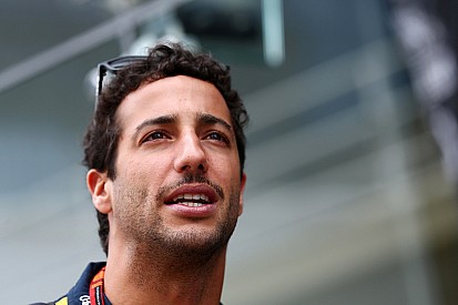 Ricciardo: el nuevo motor Renault podría influir en los planes de 2016