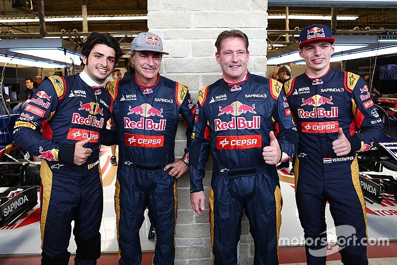 Jos Verstappen y Carlos Sainz celebran la madurez de sus hijos
