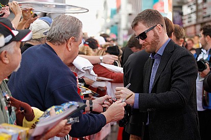 Earnhardt Jr, el piloto más popular de NASCAR por décimo tercer año al hilo
