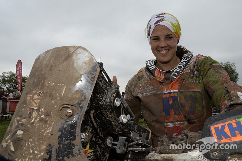 Dakar, Laia Sanz eroina: si ferma per soccorrere Renet