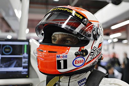 Button pide a los fans votar por el diseño de su casco 2016