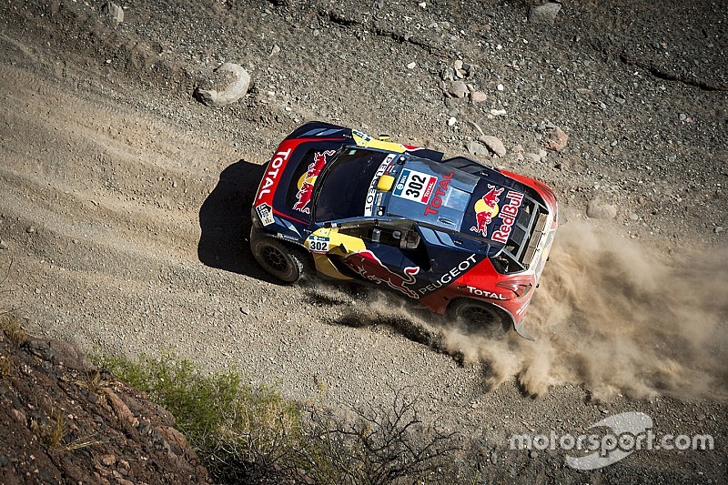 Dakar auto's: Bijltjesdag in tiende etappe; Sainz, Van Loon en Al-Attiyah verliezen