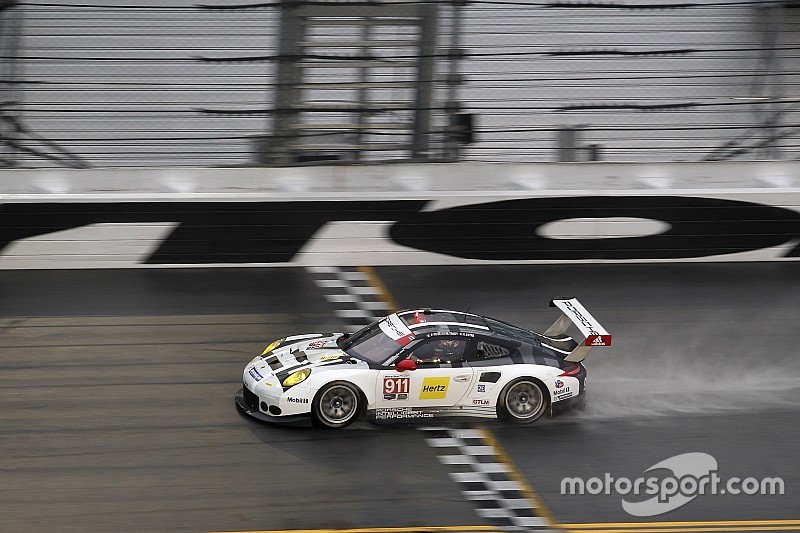 Daytona im Regen: Porsche auf Pole