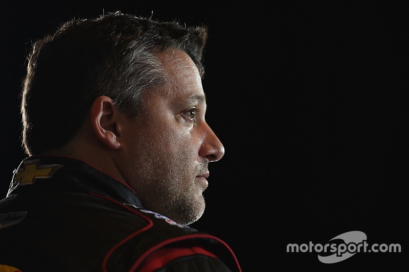 Sorge um Tony Stewart: Mit Rückenverletzung im Krankenhaus