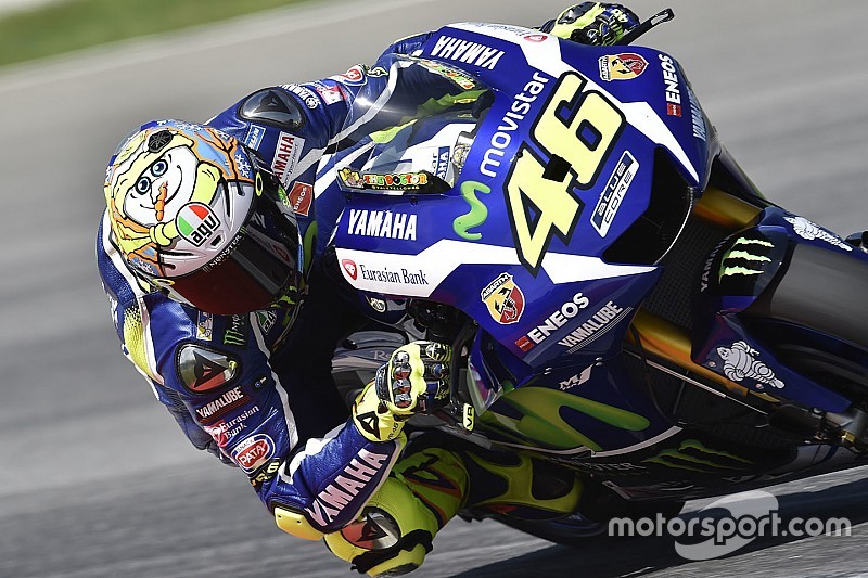 Rossi spegne 37 candeline: gli auguri di Yamaha e... della sua M1!