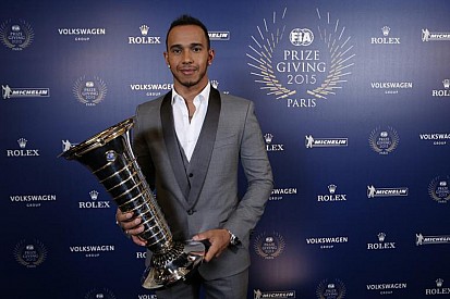 Aún no aburro tanto como lo hizo Vettel, asevera Hamilton