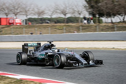 "Mercedes no ha mostrado sus cartas todavía", dice Rosberg