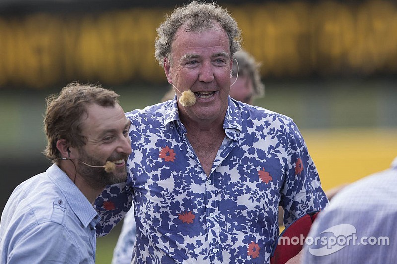 Clarkson, Hammond en May gespot in bizarre Mercedes