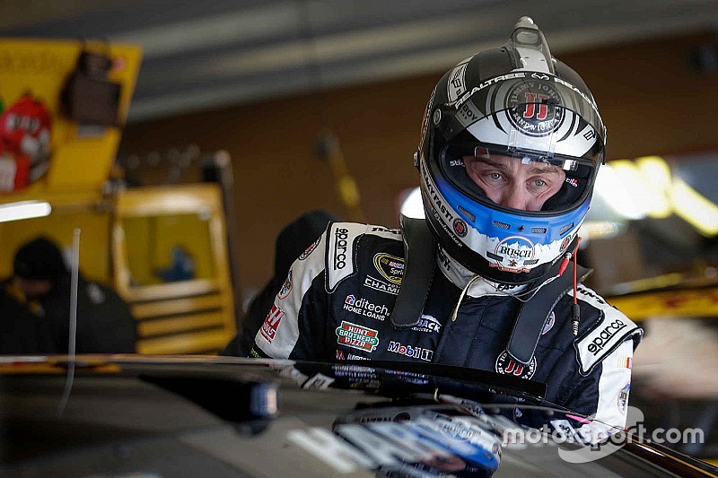Harvick y Busch, los mejores en práctica final de Sprint Cup