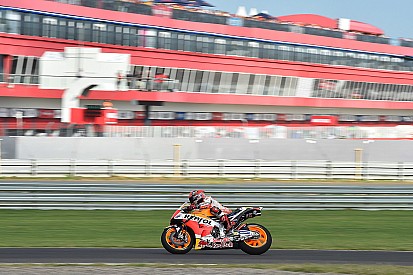 Márquez muestra sus garras en Termas; Lorenzo, con problemas
