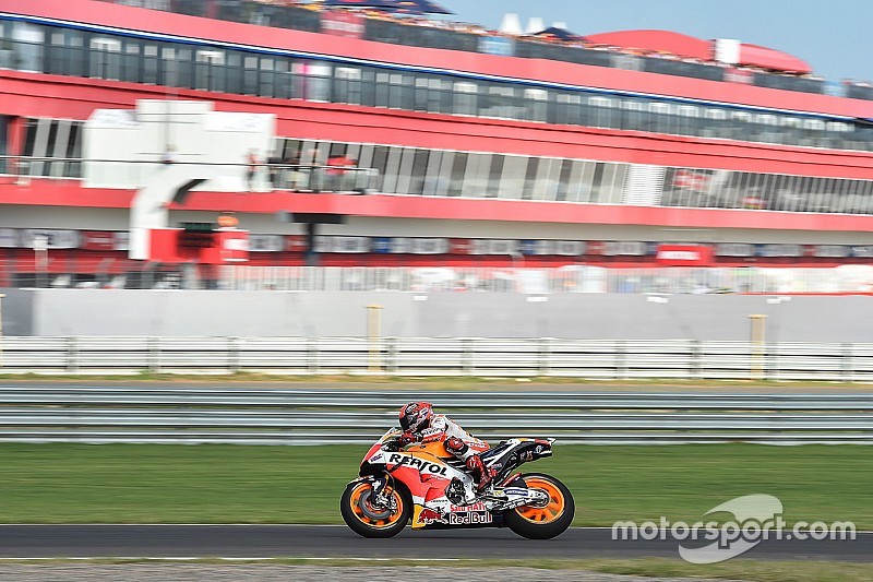 Márquez muestra sus garras en Termas; Lorenzo, con problemas
