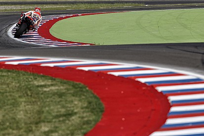 Márquez domina, Lorenzo mejora y Rossi se salva por 4 décimas