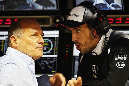 Dennis cuestiona la negativa de la FIA sobre Alonso