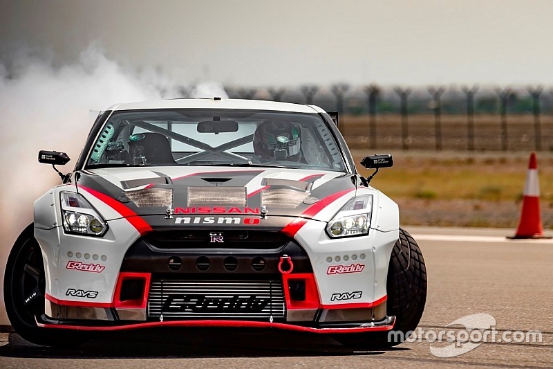 Nissan GT-R vestigt record voor snelste drift ter wereld