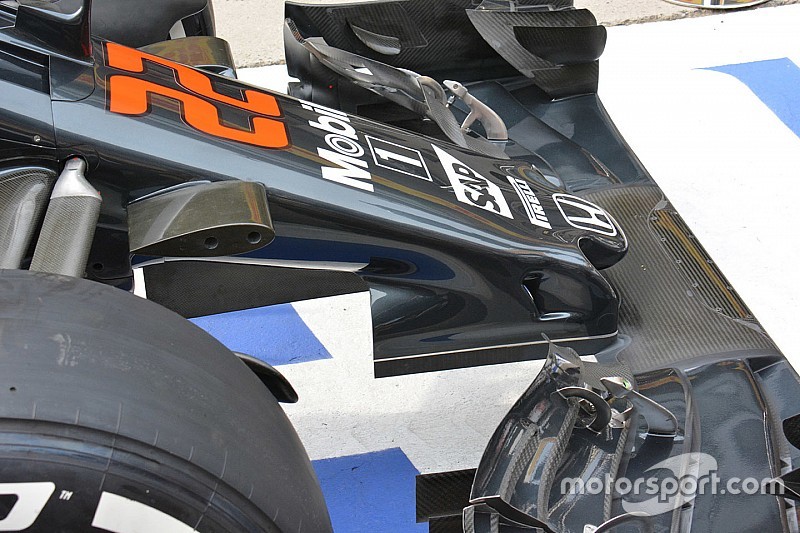 Технический брифинг: обратный плавник под носовым обтекателем McLaren