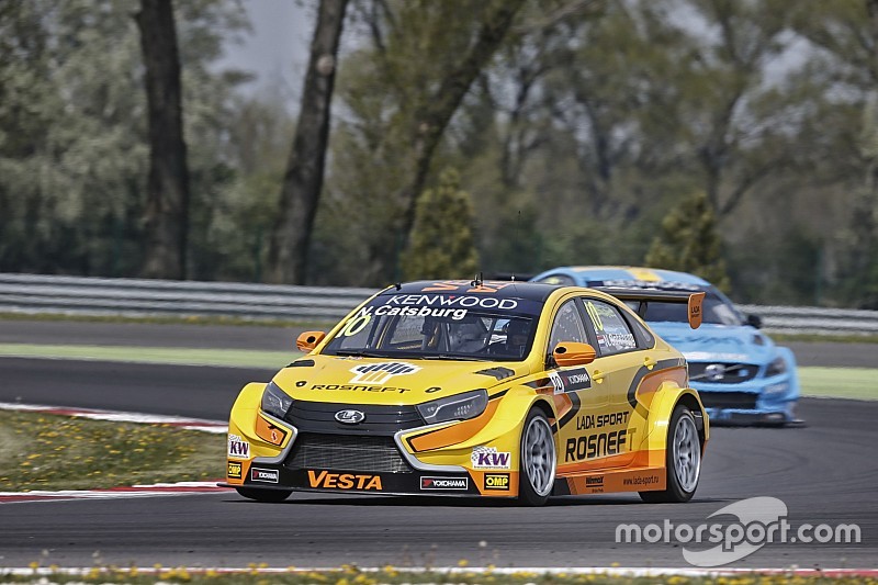 Slovakia Ring, Libere 2: Catsburg vola davanti alle Volvo