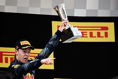 Kvyat consigue el premio 'Piloto del día' del GP de China