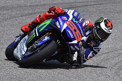 Lorenzo golpea primero en el GP de España