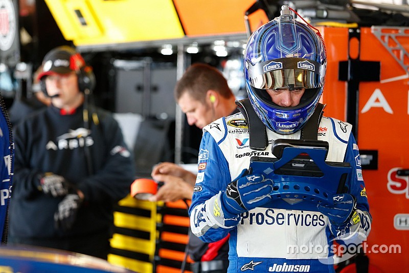 Jimmie Johnson lidera la última práctica en Richmond