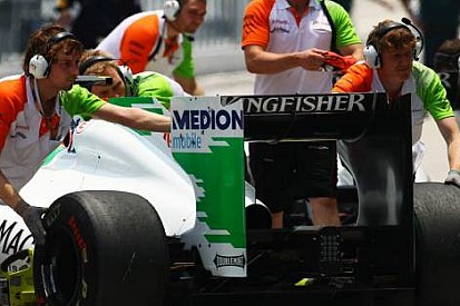 Force India ilk teste yetişmeye çalışıyor