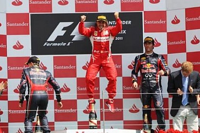 Silverstone'daki heyecanlı yarışın galibi Alonso