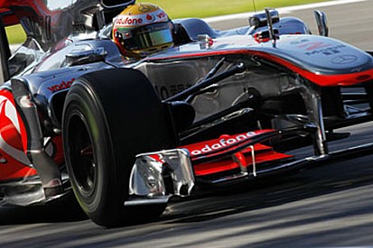 Hamilton: 'Singapur'da RBR'yi yenebiliriz'