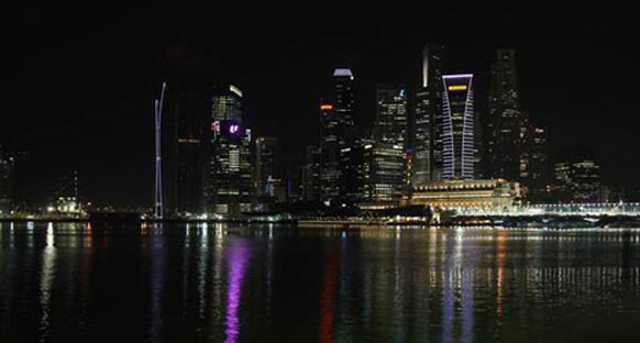 Marina Bay'a bulutlu, kasvetli bir hava hakim