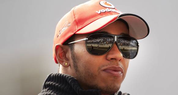 Hamilton, Chandok'u destekledi