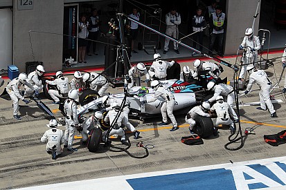Massa en Bottas overvallen door snelle pitstops bij Williams