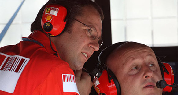 Domenicali: ‘İki pilotla şampiyonluk yarışı dezavantaj değil’