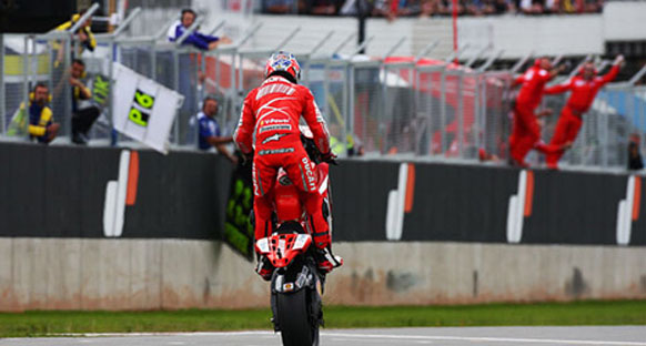 Assen'de zafer Casey Stoner'ın