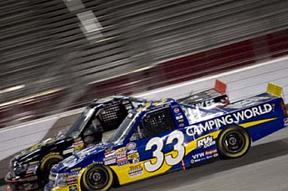NASCAR Truck - Milwaukee'nin hakimi Benson