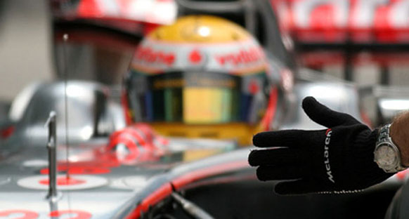 McLaren pilotlarını savundu