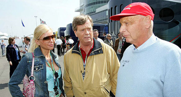 Lauda Ferrari pilotlarını suçladı