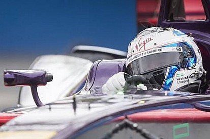 Paris ePrix: Sam Bird pole pozisyonunda