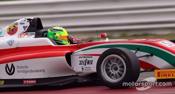 Mick Schumacher sezona zaferle başladı