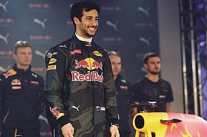 Ricciardo: Toro Rosso güçlü başlarsa panik olmayız